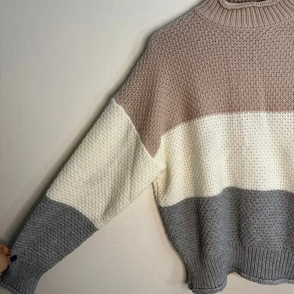 “FASHION” XL Pink, White, and Gray Knit Turtleneck Sweater - Picture 4 of 9